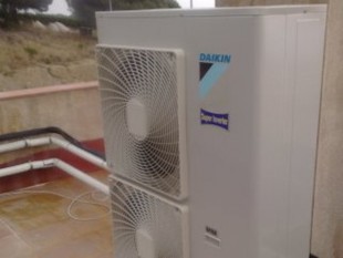 Compresor Daikin super inverter para instalación de conductos en casa de 300m2