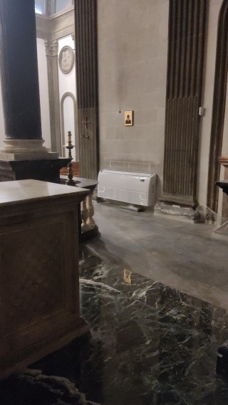 Split Suelo Iglesia Maria Reina