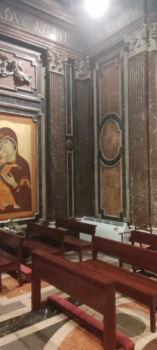 Split Suelo Iglesia Maria Reina