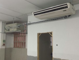 Centrífuga KOSNER partida de 20KW con split techo para taller mecánico